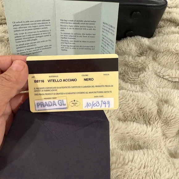 Authentic Prada shoulder bag w/authenticity card - Picture 4 of 12